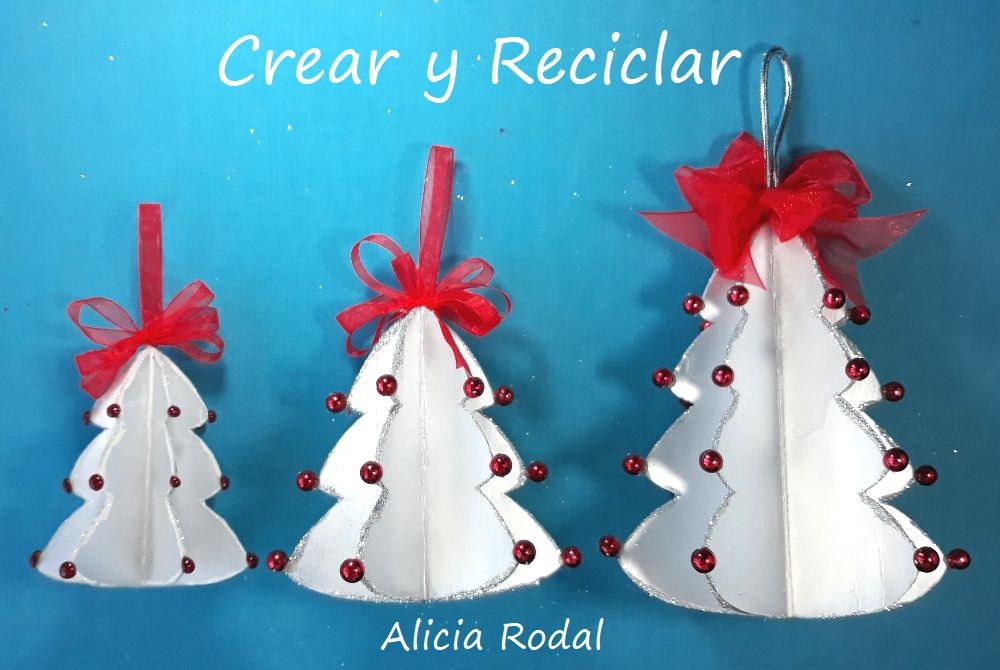 Aprende a hacer tu propia decoración navideña para el árbol de una forma fácil y rápido, y lo mejor de todo es que no gastarás mucho dinero porque vamos a reutilizar materiales reciclados. DIY