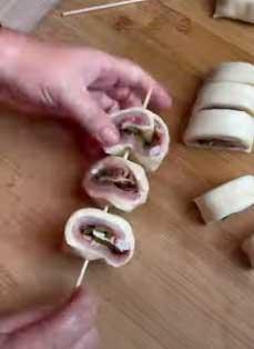 montamos las brochetas de serranito