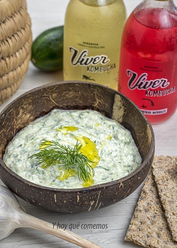 receta tzatziki o salsa de yogur griega con viver kombucha