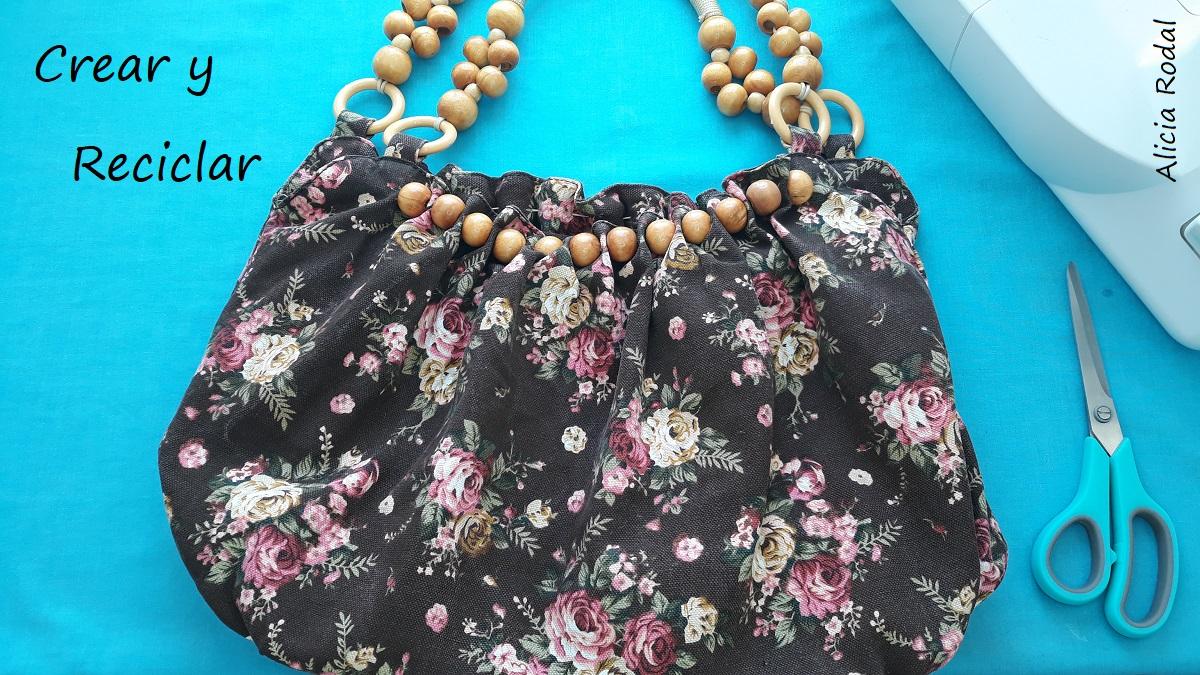 En esta publicación te muestro cómo puedes transformar bolsos viejos o de estilo vintage en bolsitos con un look más joven y actual.