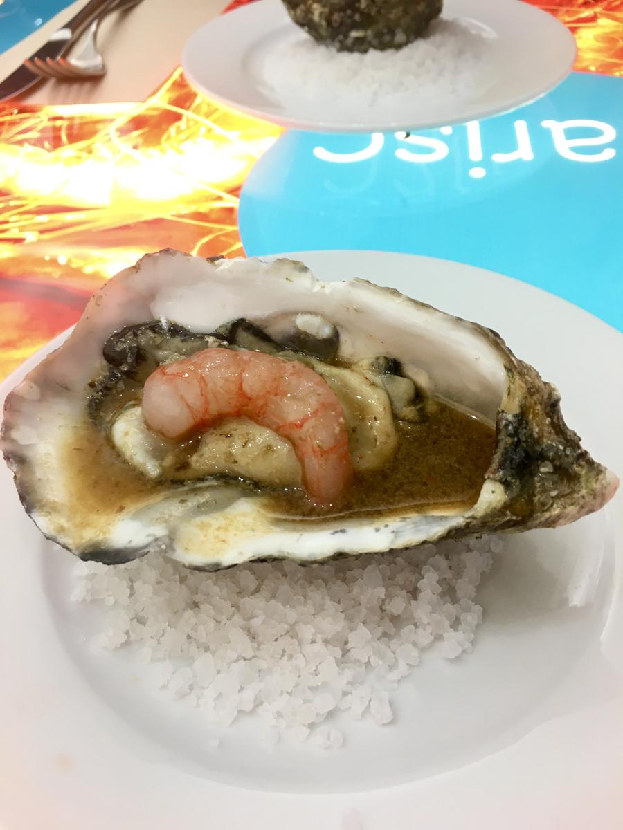 ostra y gamba con suquet de cabeza de gamba