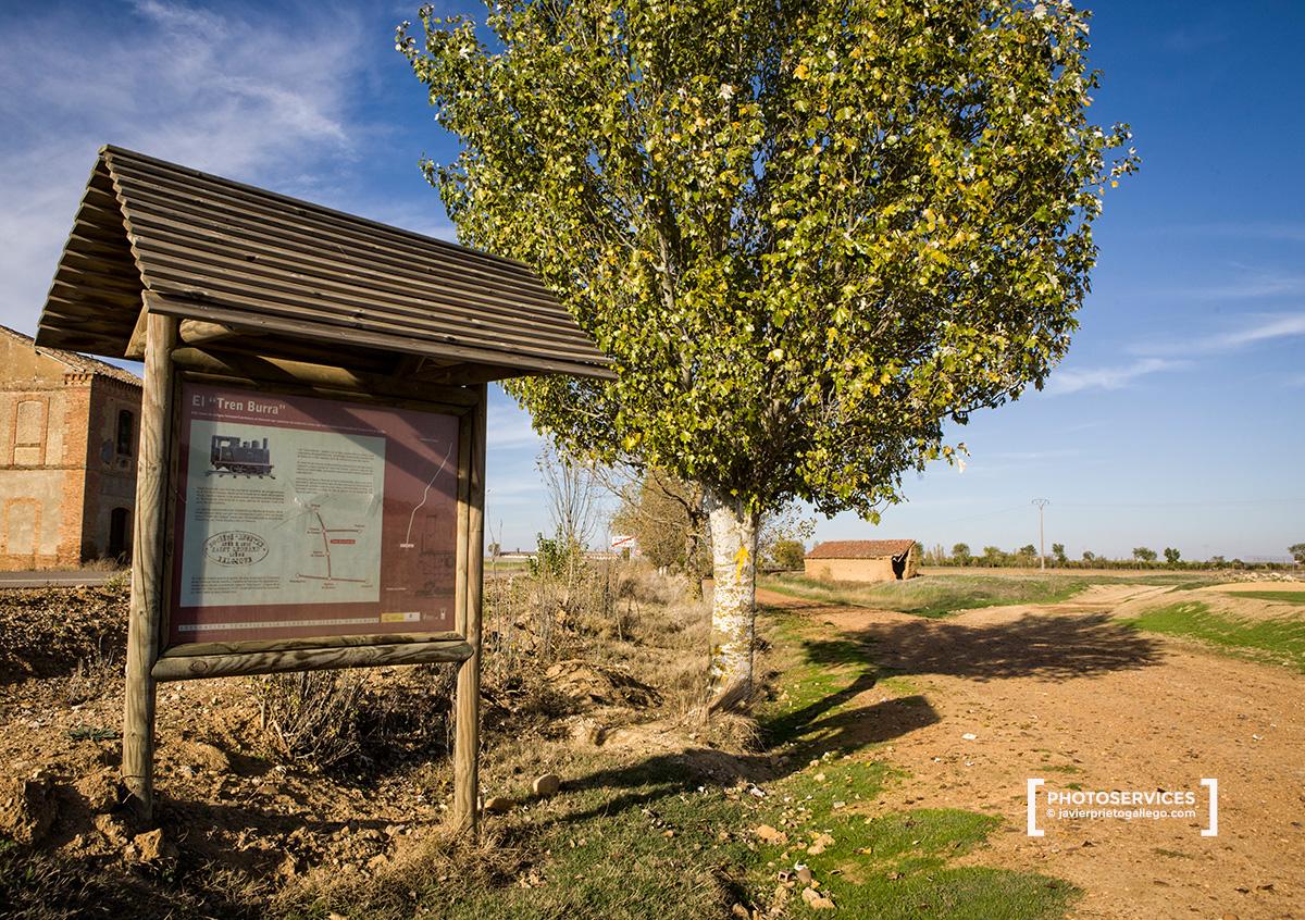 Inicio de la Vía Verde entre Cuenca de Campos y Villalón de Campos. Camino de Santiago desde Madrid. Provincia de Valladolid. Comarca de Tierra de Campos. Castilla y León. España. © Javier Prieto Gallego