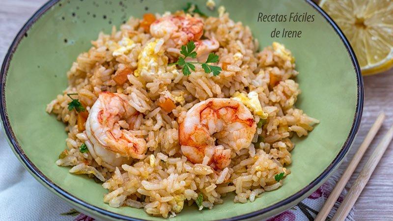 arroz frito con gambones y verduras estilo thai