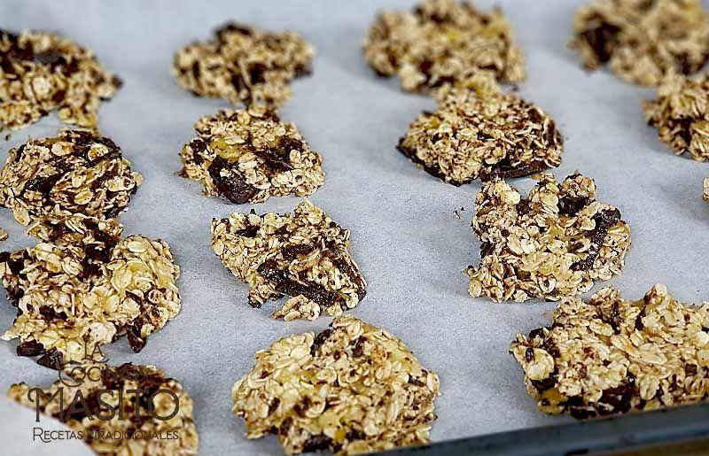 Galletas de avena con plátano y chocolate