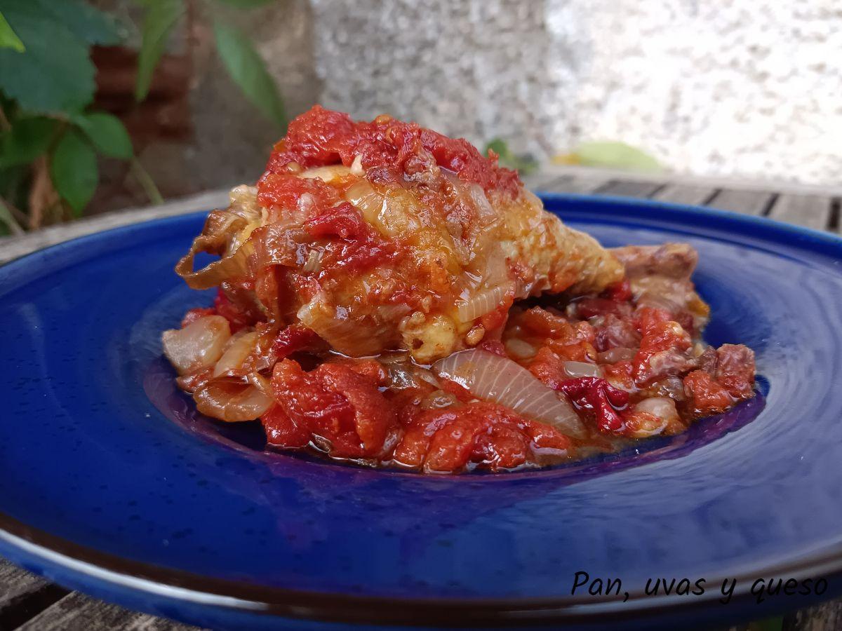 pollo al chilindron en crock pot - pan uvas y queso