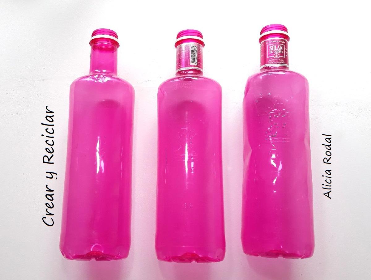 En este tutorial te muestro 3 ideas para decorar el árbol de Navidad con botellas de plástico, la idea 1 es cómo hacer una estrella de 6 puntas con forma de rombos, la idea 2 es una estrella más grande, con 8 puntas en forma de rombos y la idea 3 es una estrella con forma de corazones.