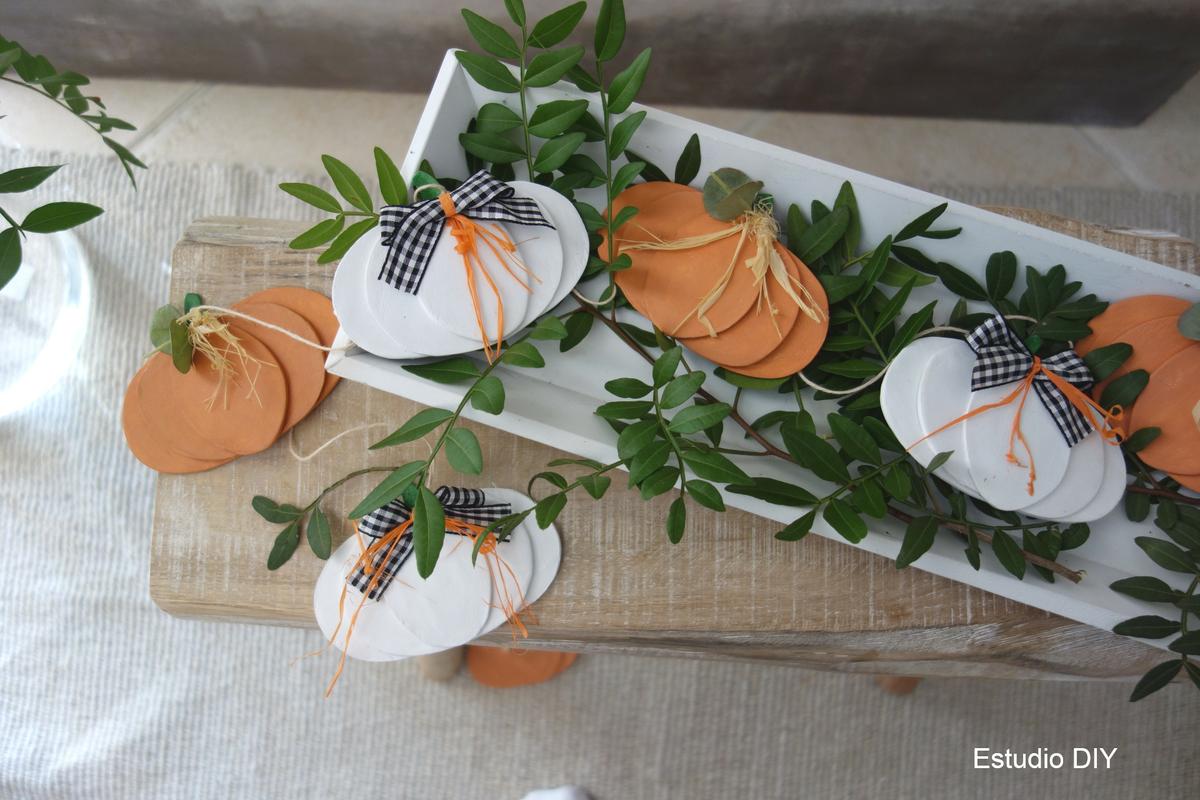 Aprende como hacer una divertida guirnalda de calabazas
