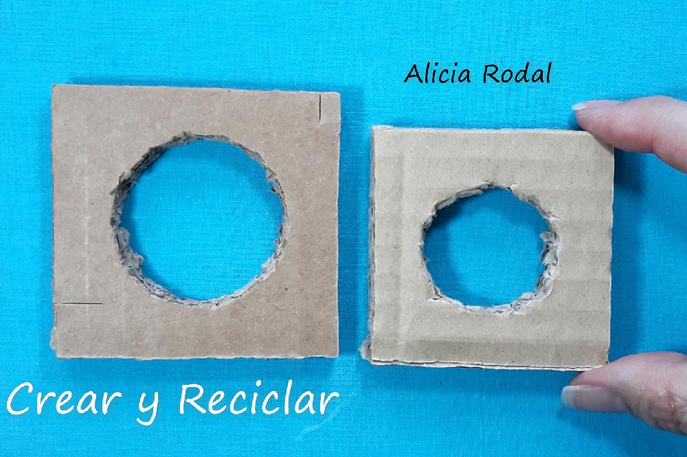 En este tutorial te enseño 7 técnicas distintas para hacer pompones, también conocidos como borla, fleco, colgante, airón, madroño o penacho, fácil y rápido, usando tus manos, utensilios de cocina o materiales reciclados como el cartón, etc. Diy