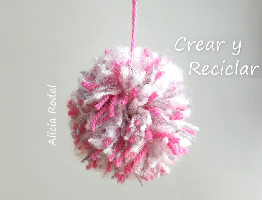 En este tutorial te enseño 7 técnicas distintas para hacer pompones, también conocidos como borla, fleco, colgante, airón, madroño o penacho, fácil y rápido, usando tus manos, utensilios de cocina o materiales reciclados como el cartón, etc. Diy