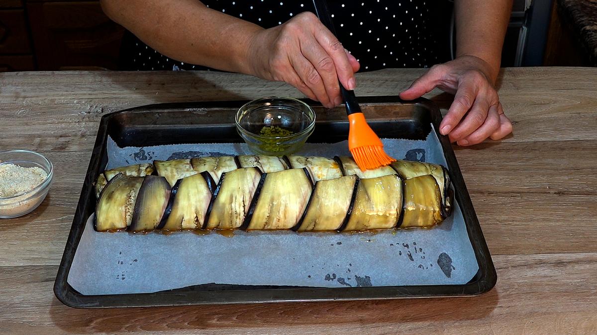 ROLLO DE BERENJENA CON POLLO Y BECHAMEL- Foto 16