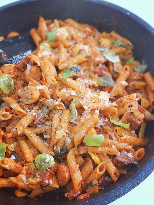 Penne con chorizo y queso manchego - Primer plano