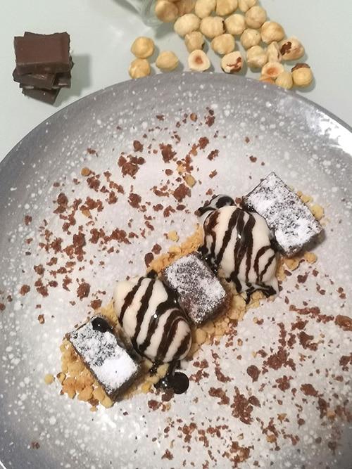 Brownie con avellanas y nueces