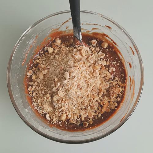 Brownie con avellanas y nueces - Masa con frutos secos