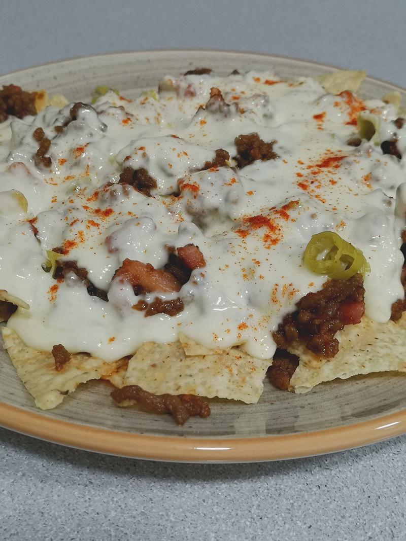 Nachos caseros con bacon y muuucho queso