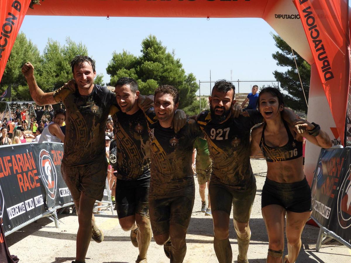 prendas deportivas para carreras de obstáculos con agua, tierra y barro
