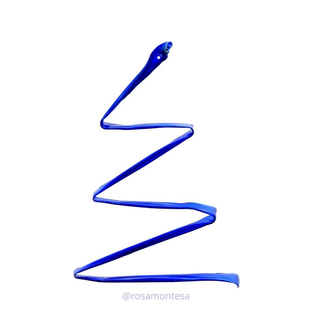 Árbol de Navidad con pinceladas de botellas de plástico PET