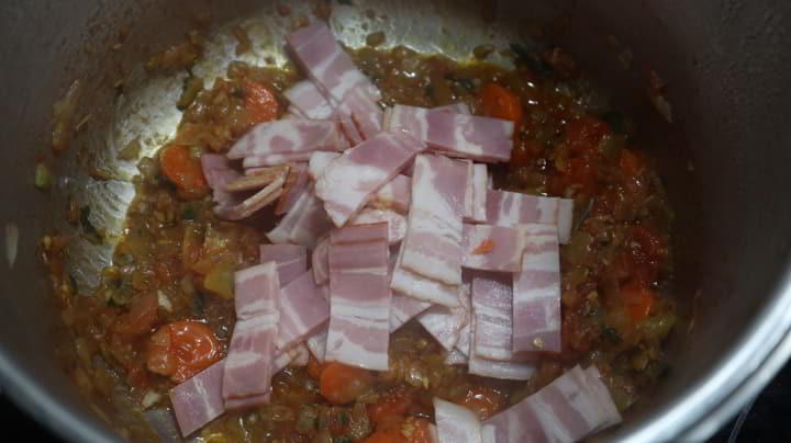 Ponemos el bacón a sofreír