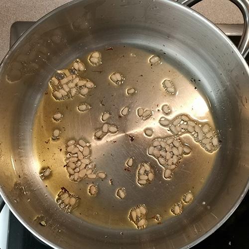 Crema de calabacín con mozzarella fresca - Piñones torrados