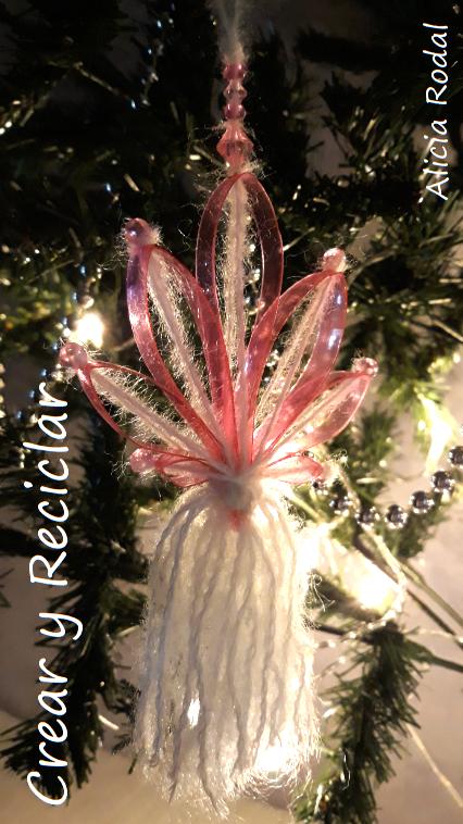 Ideas de manualidades fáciles para hacer hermosas decoraciones navideñas para tu casa, con botellas plásticas, fácil y sin gastar mucho dinero. En este tutorial te enseño 3 nuevas ideas para hacer adornos o figuras, decorar tu árbol de Navidad. Diy