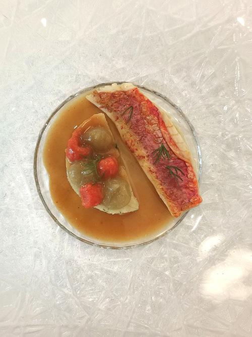 Bouilabaisse, salmonete y trinxat de hinojo