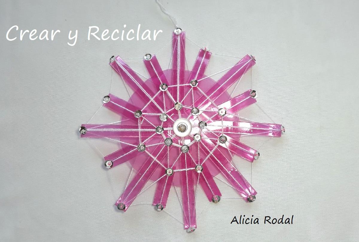 Decoración navideña con botella de plástico Parte 5. En este tutorial te enseño una idea de manualidades fáciles para hacer hermosos adornos, guirnaldas o figuras decorativas, para decorar tu árbol de Navidad. Diy. Ideas de decoraciones navideñas para tu casa, con botellas plásticas, fáciles de hacer y sin gastar mucho dinero.