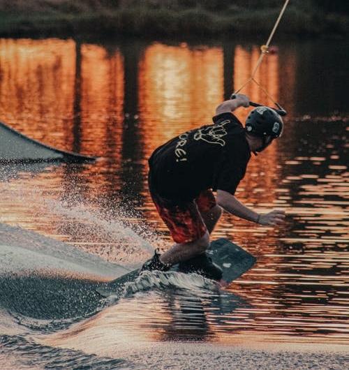 posición de los pies para hacer wakeboarding