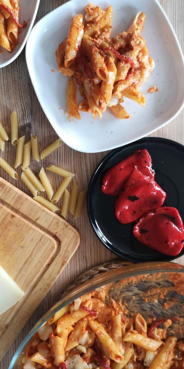 pasta con salsa de pimientos del piquillo