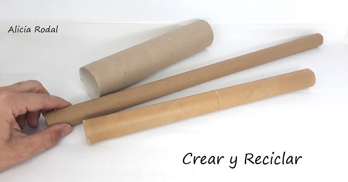 En este tutorial te quiero enseñar cómo hacer una lámpara de cartón para tu escritorio o mesa de trabajo o estudio. Lo mejor de todo es que lo puedes hacer tan sólo utilizando materiales reciclados que tengas en casa. Diy