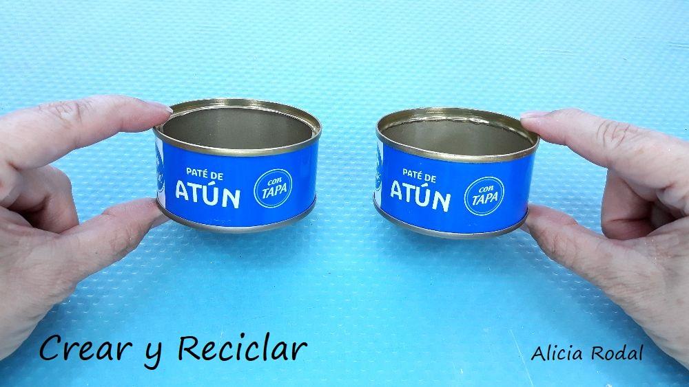 En este tutorial te enseño una idea o diseño con dos posibles funciones, lo podemos usar como centro de mesa para la decoración de la cena de Navidad, como decoración de una mesa en la entrada, recibidor, pasillo o salón, o como corona para decorar la puerta de entrada de nuestro hogar o también lo podemos colgar en la pared de nuestro salón.