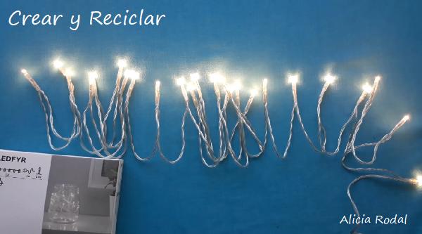 En este tutorial te enseño cómo hacer un mini árbol de Navidad con materiales reciclados. Diy