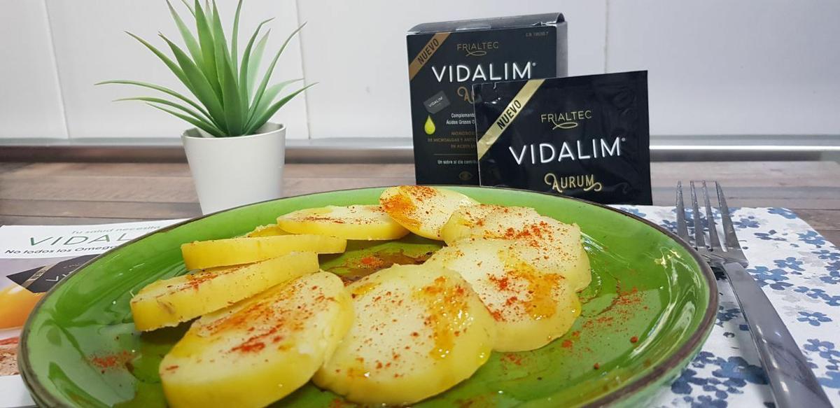 Patata cocina con pimentón, sal y aceite de oliva