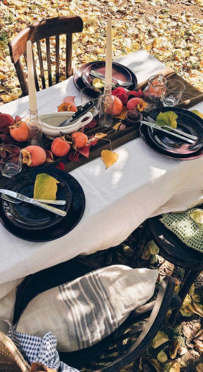 Una mesa y sus detalles