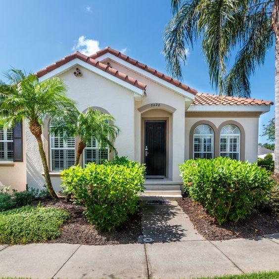 Fachadas de casas blancas y modernas pequeñas