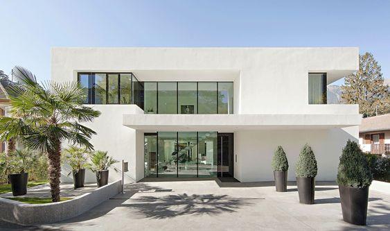 Fachadas de casas blancas y modernas