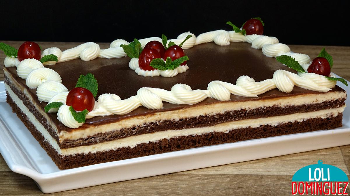 TARTA ESPECIAL NAVIDAD FÁCIL. Esta tarta es una auténtica delicia, cremosa, jugosa y de un sabor de chocolate y leche irresistible, un bizcocho que se hace fácilmente y que queda muy esponjoso y muy jugoso