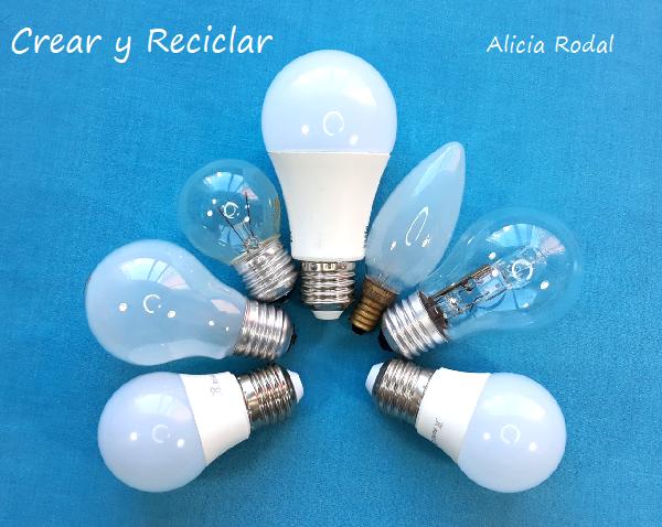 Decoraciones navideñas fáciles con bombillas o bombillos de luz fundidos o quemados. En este tutorial te muestro cómo reutilizar las bombillas viejas de tu casa o del trabajo, hacer 3 ideas de hermosos y divertidos adornos, figuras o guirnaldas decorativas para el árbol de Navidad o cualquier otra decoración navideña. Diy