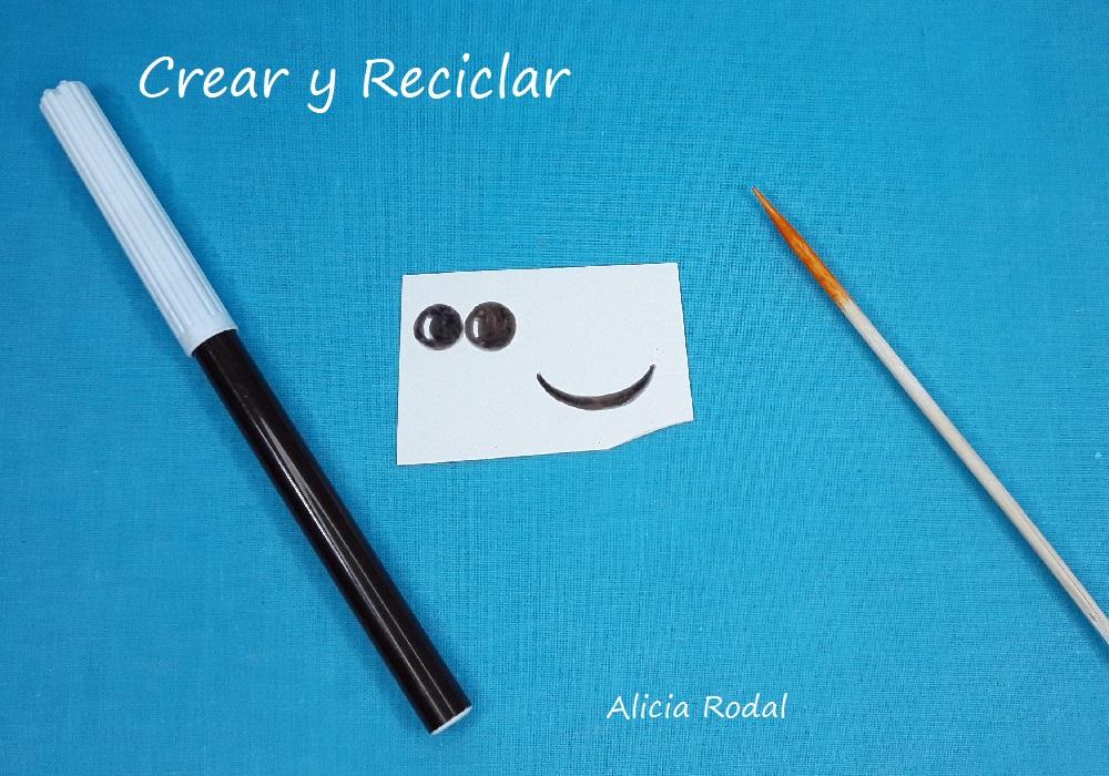 Decoraciones navideñas fáciles con bombillas o bombillos de luz fundidos o quemados. En este tutorial te muestro cómo reutilizar las bombillas viejas de tu casa o del trabajo, hacer 3 ideas de hermosos y divertidos adornos, figuras o guirnaldas decorativas para el árbol de Navidad o cualquier otra decoración navideña. Diy