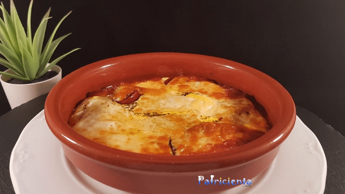 Cazuelitas de huevo bacon y chorizo