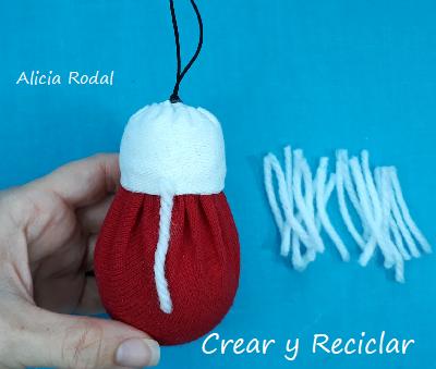 Decoraciones navideñas fáciles con bombillas o bombillos de luz fundidos o quemados, para hacer 3 ideas de adornos, figuras o guirnaldas decorativas para el árbol de Navidad o cualquier otra decoración navideña. Diy