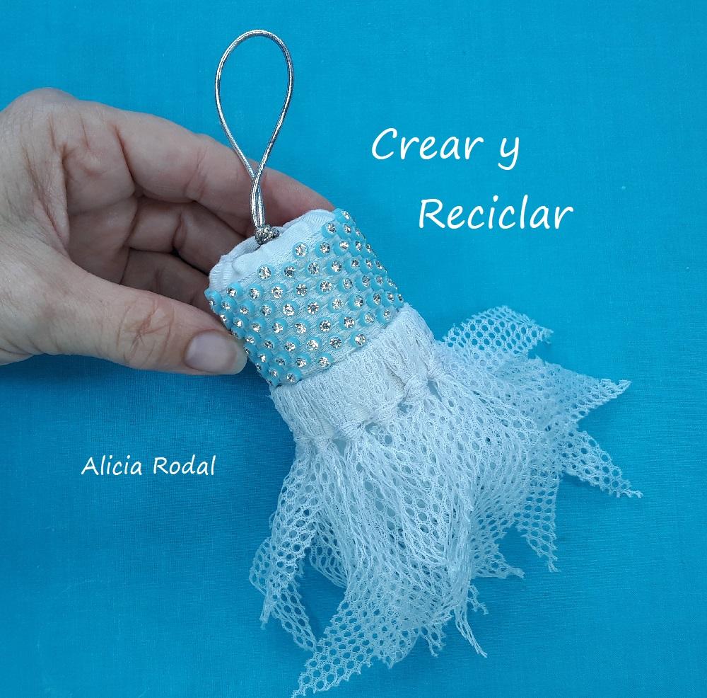 Decoraciones navideñas fáciles con bombillas o bombillos de luz fundidos o quemados, para hacer 3 ideas de adornos, figuras o guirnaldas decorativas para el árbol de Navidad o cualquier otra decoración navideña. Diy