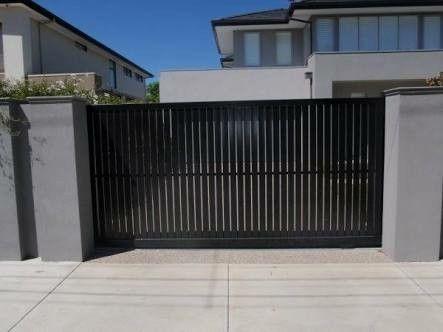 Casas con portón de herrería