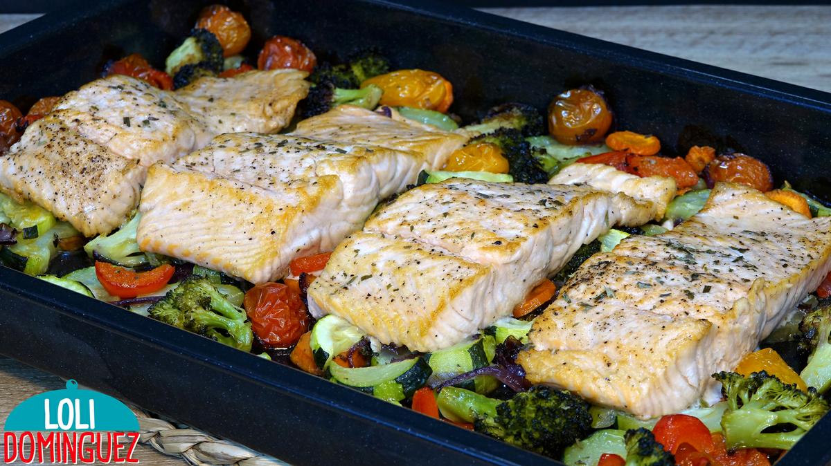 SALMÓN CON VERDURAS AL HORNO ESPECIAL NAVIDAD. Una receta deliciosa, nutritiva, saludable y asequible que os va a encantar, ideal para servirla en Navidad porque ya sabemos que se come algún entrante o aperitivo y después un plato ligero nos viene muy bien
