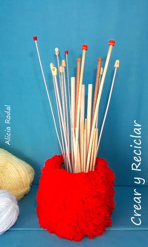 Qué hacer con los restos de los hilos de las lanas que nos sobran. En este tutorial te enseño más de 6 ideas para vender, para regalar o para ti. Diy Manualidades e ideas de reciclaje creativo.