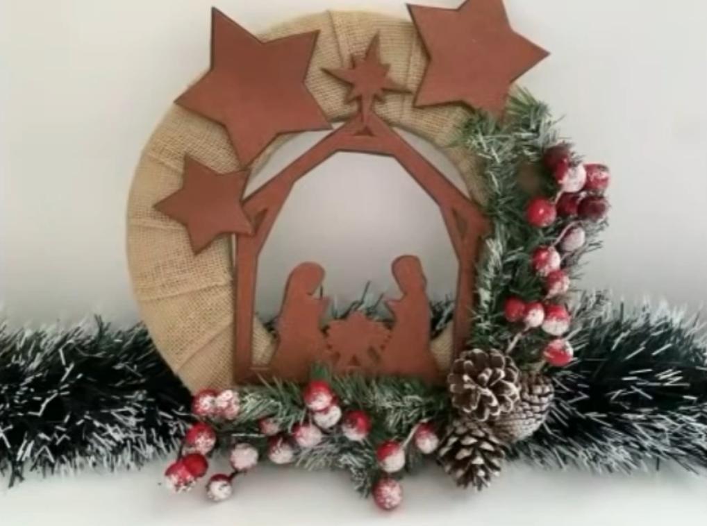 Estas son las top mejores ideas para hacer una Corona de adviento para decorar tu casa estas Navidades. En esta publicación te muestro un recopilatorio con más de 30 ideas, para hacer Coronas de Navidad con materiales reciclados y otros detalles decorativos, con distintas técnicas, para todos los gustos.