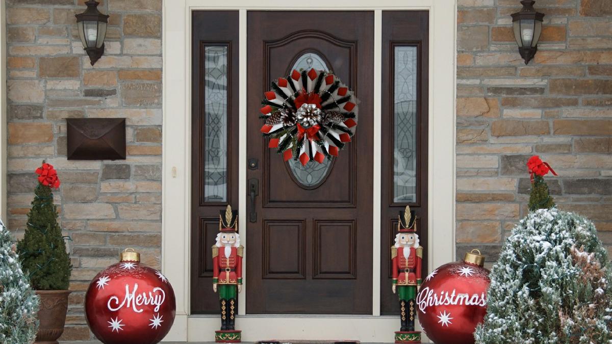 Estas son las top mejores ideas para hacer una Corona de adviento para decorar tu casa estas Navidades. En esta publicación te muestro un recopilatorio con más de 30 ideas, para hacer Coronas de Navidad con materiales reciclados y otros detalles decorativos, con distintas técnicas, para todos los gustos.