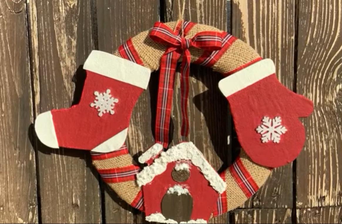 Estas son las top mejores ideas para hacer una Corona de adviento para decorar tu casa estas Navidades. En esta publicación te muestro un recopilatorio con más de 30 ideas, para hacer Coronas de Navidad con materiales reciclados y otros detalles decorativos, con distintas técnicas, para todos los gustos.