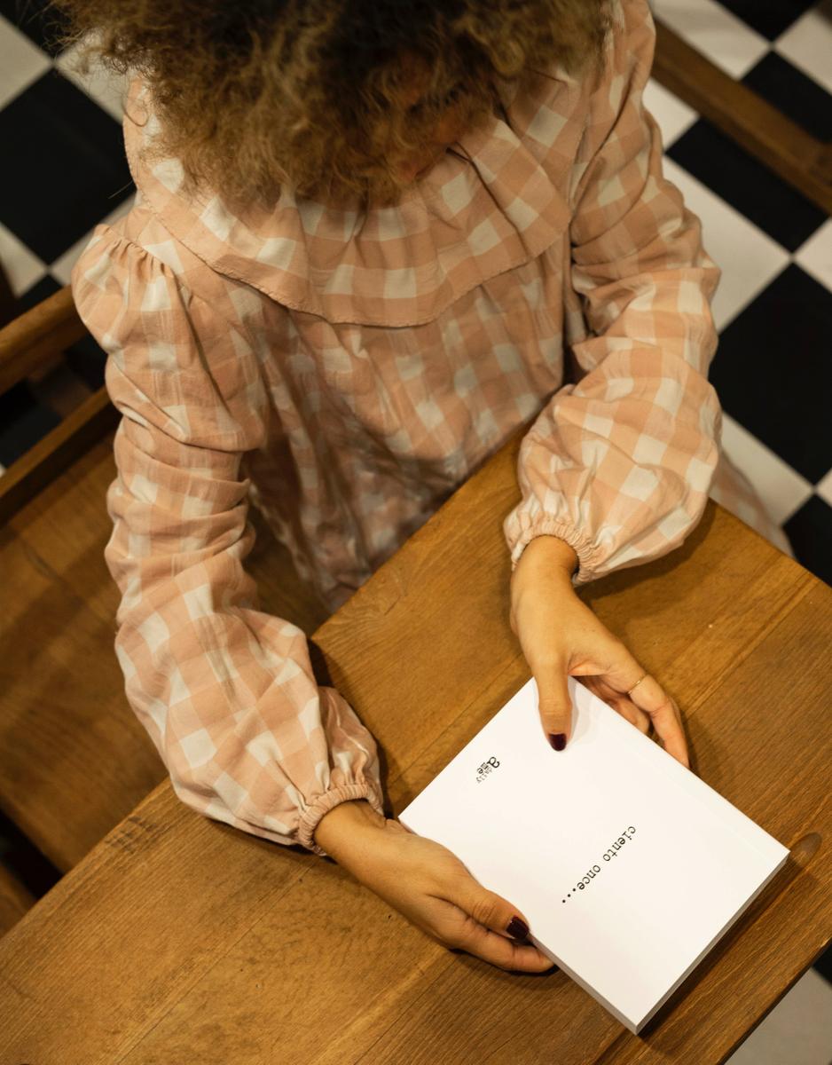 Adailyme y su libro bonito Ciento once