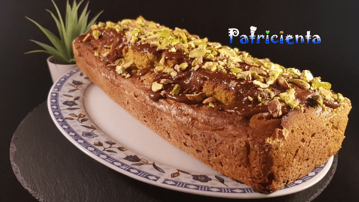 Bizcocho de aguacate y pistachos