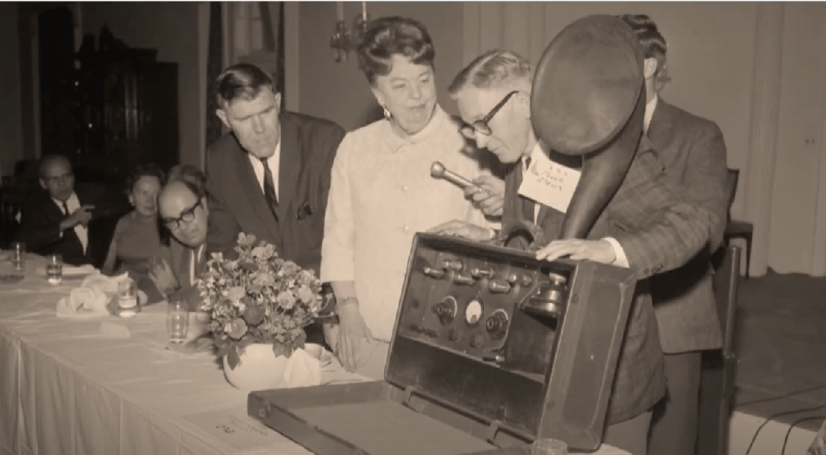 Radio Portátil a válvulas 1923. Edwin Armstrong