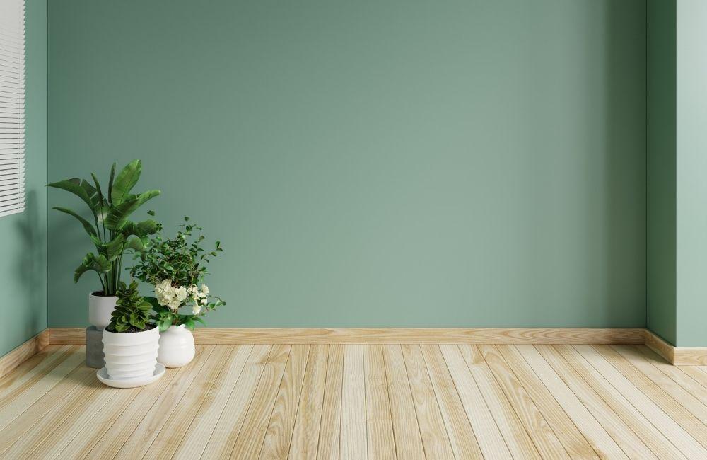 Renovar el salon conservando los muebles: pintar las paredes de color. 